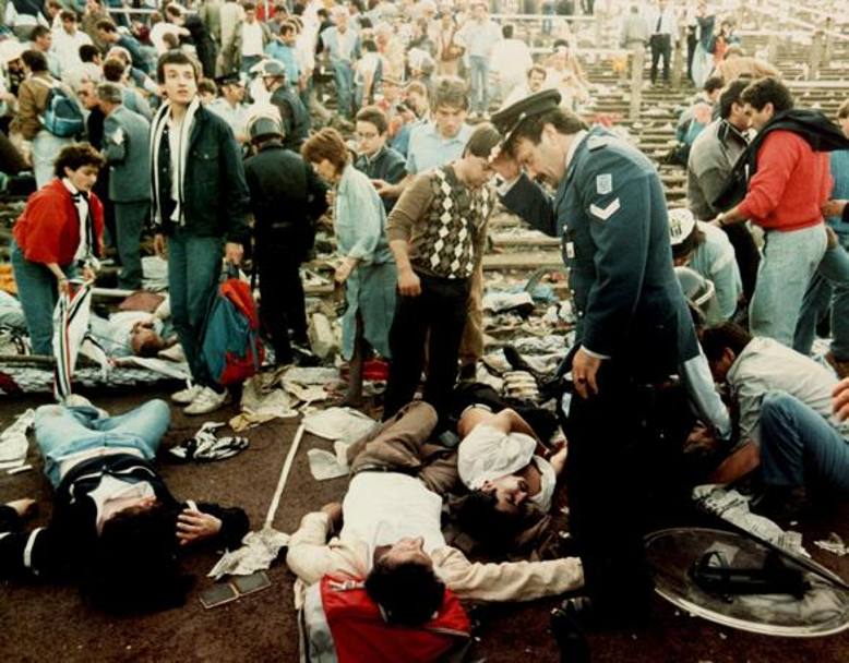 Una foto d&#39;archivio raffigurante la tragedia dello stadio di Heysel, dove il 29 maggio 1985 39 persone hanno perso la vita durante la finale di Coppa Campioni tra Juventus e Liverpool. Ansa
